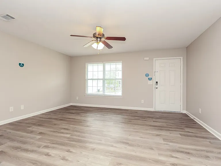 329 Sarna Dr — Photo 4