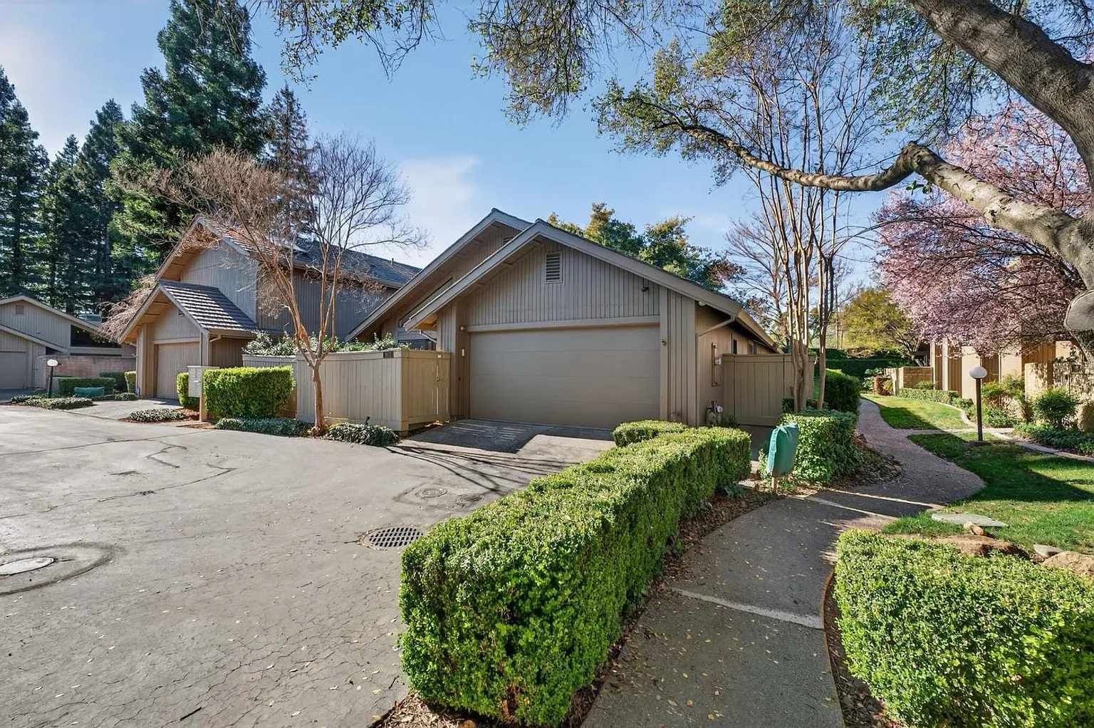 1911 Discovery Village Ln photo 1