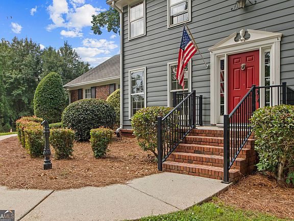 3rd image of 4352 White Oak Dr