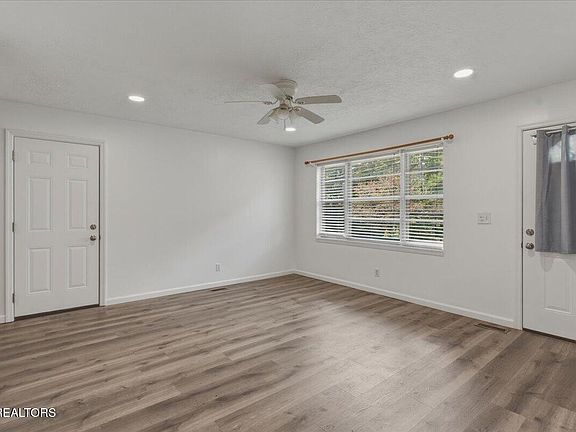 4th image of 2216 Rifle Range Dr