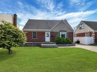 901 Center Dr, Franklin Square, NY 11010