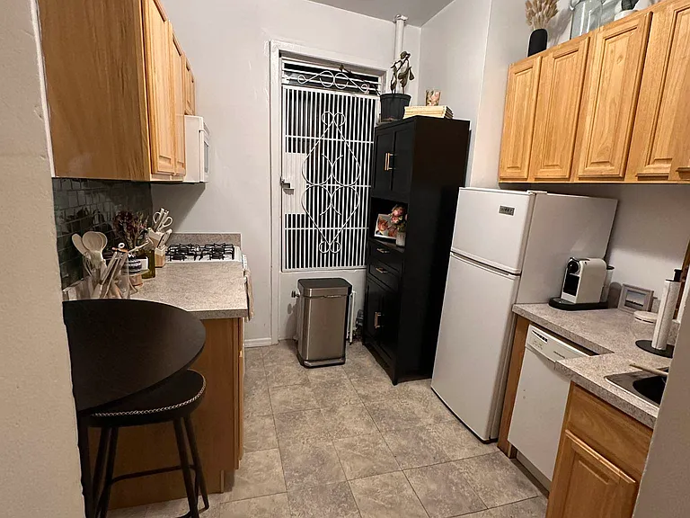 483 Columbus Ave #2C — Photo 4