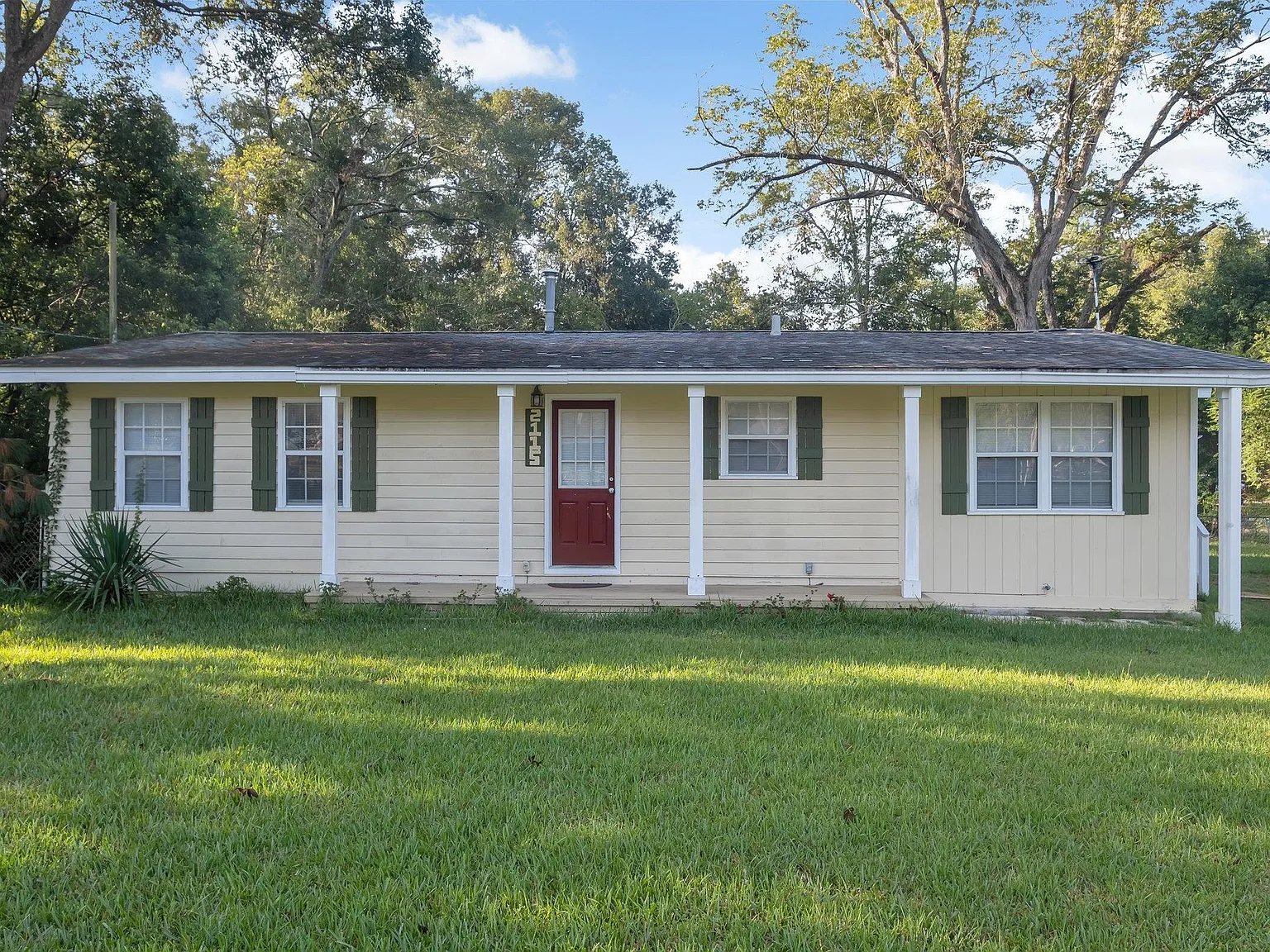 3 bed, 1170 sqft, $2,100 — Photo 2