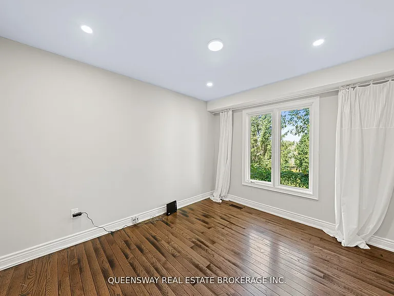 619 Culler Mews — Photo 26