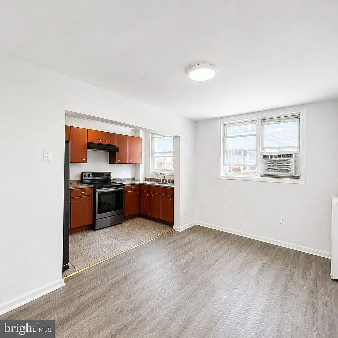 3 bed, 970 sqft, $1,500 — Photo 2
