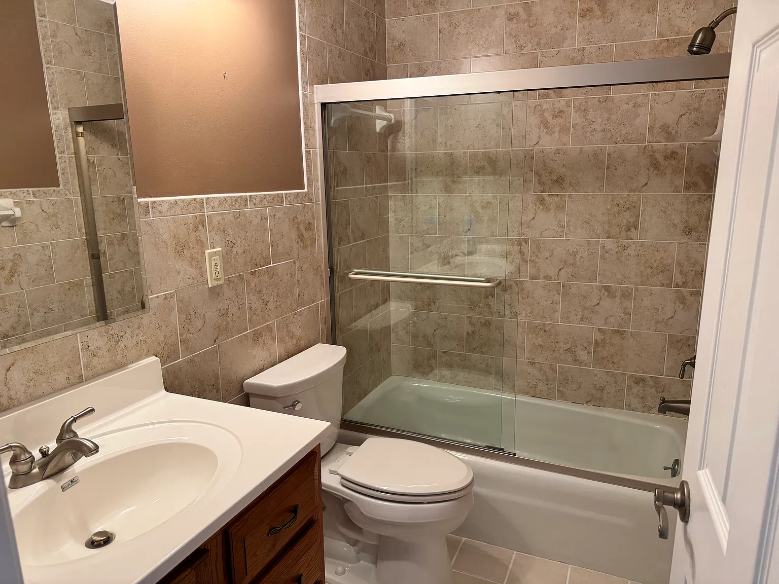 2 bed, 1092 sqft, $2,300 — Photo 3