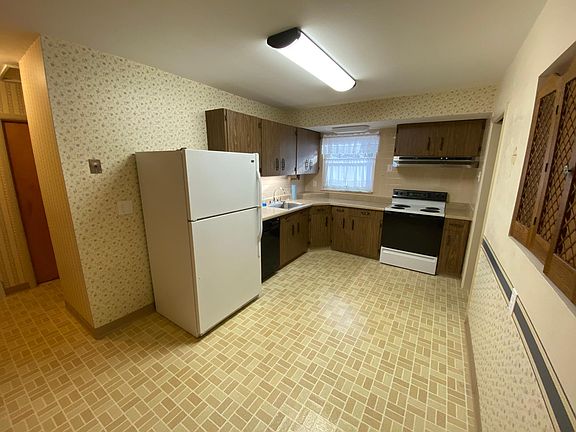 3rd image of 542 Banavie Dr