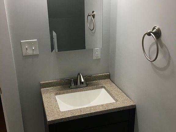 4th image of 410 Plymouth St #2