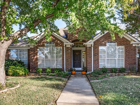 2nd image of 6904 Chateau Dr