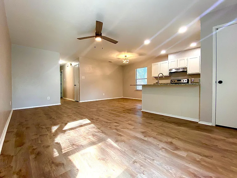 2815 Frazier Ave — Photo 3