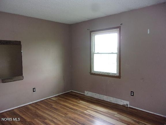 5th image of 608 Crabapple Dr