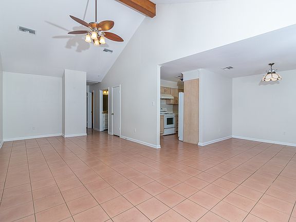3rd image of 207 Lowell Dr