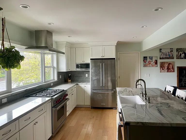 516 Escalona Dr — Photo 2