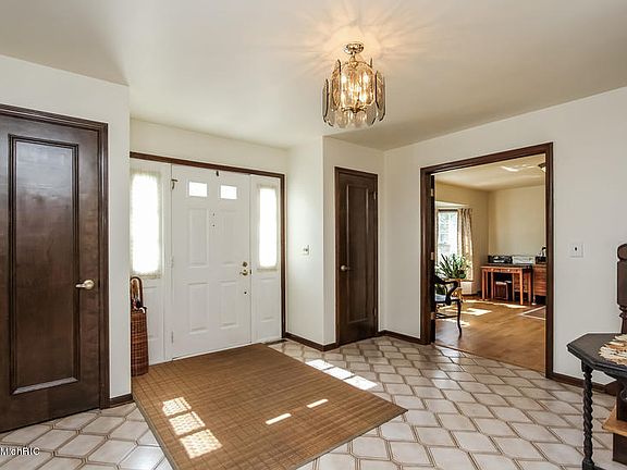 3rd image of 2551 Audobon Ct NE