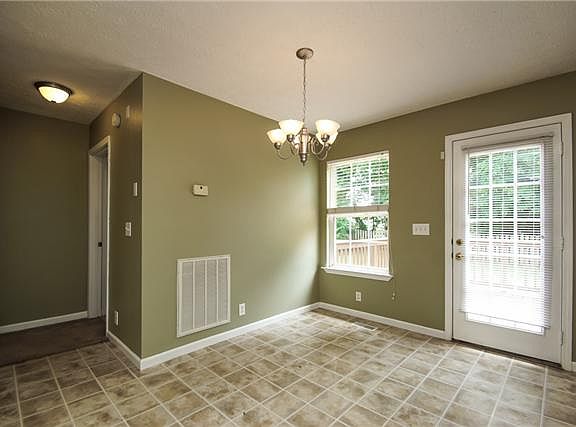 4th image of 2426 Lismore Dr