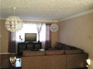 19065 N Oakmont Dr, South Bend, IN 46637