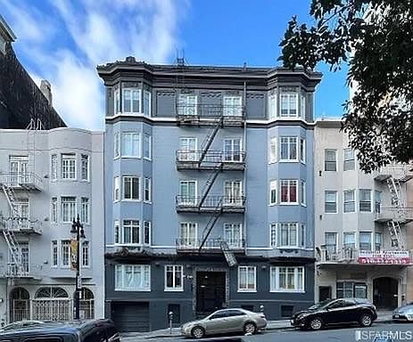 1st image of 425 Hyde St APT 3