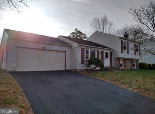 12665 Magna Carta Rd, Herndon, VA 20171