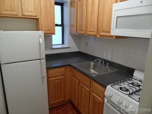 Rented by City Connections Realty | media 9