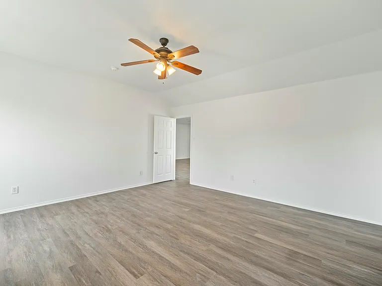 2130 Harvester Dr — Photo 18