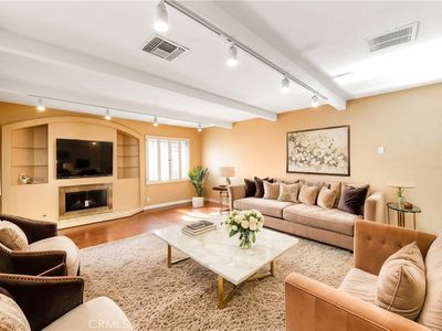 5255 Zelzah Ave APT 112, Encino, CA, 91316