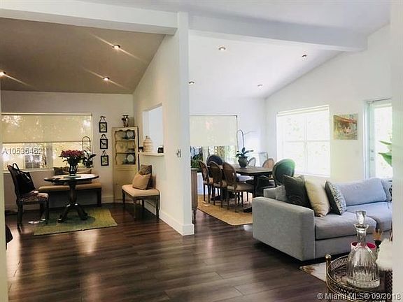 4th image of 427 Aragon Ave #0