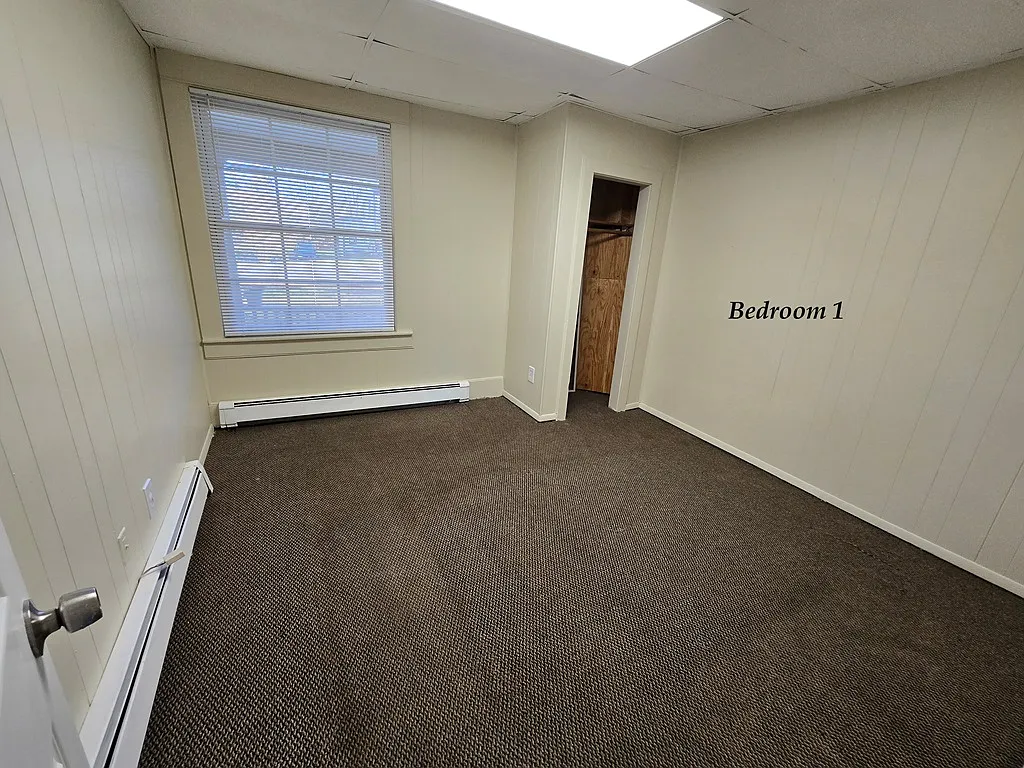 3 bed, 950 sqft, $1,550 — Photo 2