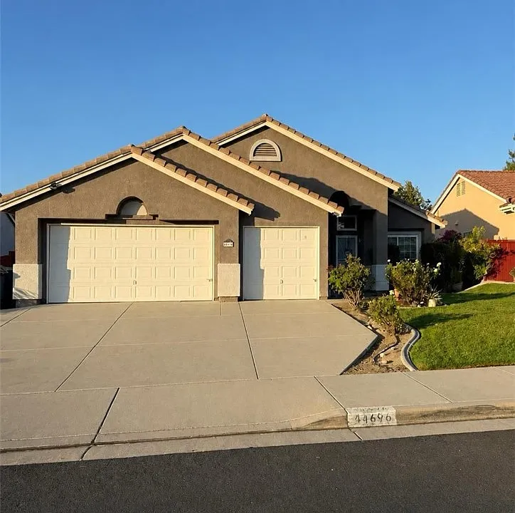 44696 Lorraine Dr