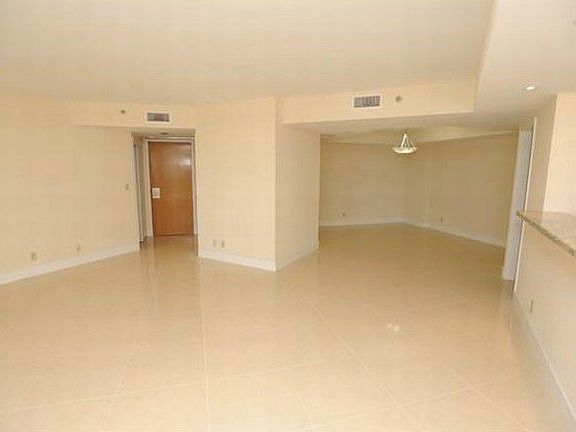 4th image of 20185 E Country Club Dr APT 1802