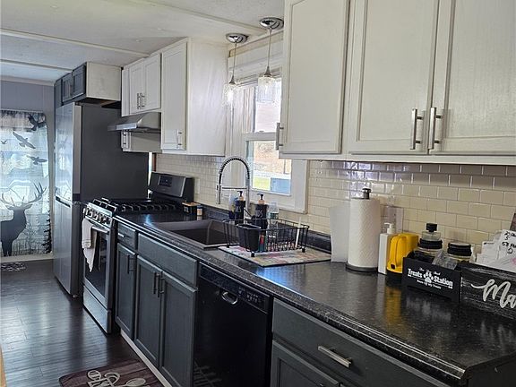 5th image of 3312 Clute Rd