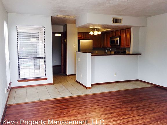 3rd image of 11520 N May Ave APT 201