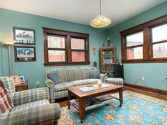 4th image of 608 E Washington St