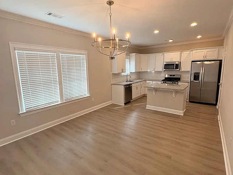 108 Alva Ct — Photo 3