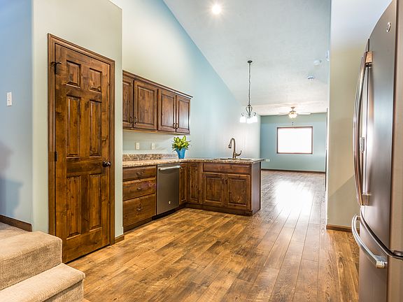 5th image of 719 E El Dorado Ct