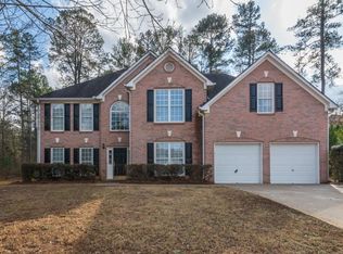 6682 Point Of Woods Dr, Stone Mountain, GA 30087