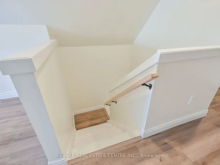 68 Kinrade Ave — Photo 9