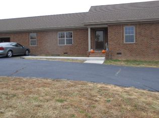 5460 Greenville Rd, Hopkinsville, KY 42240