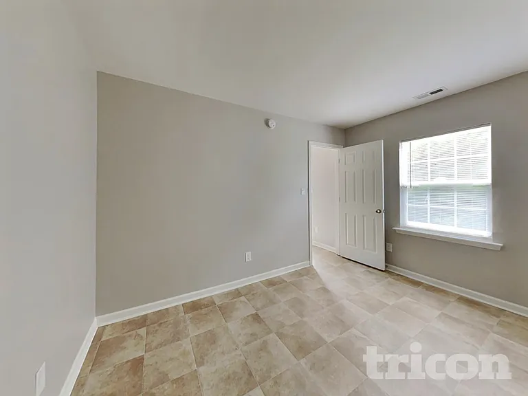 910 Statler Dr — Photo 16