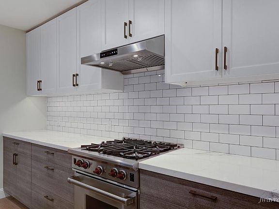 4th image of 445 Oak St