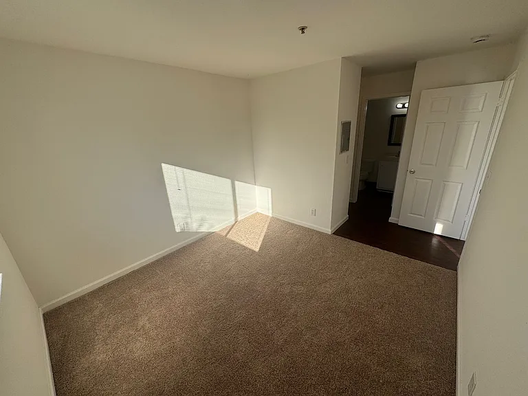 2630 Darwin St — Photo 13