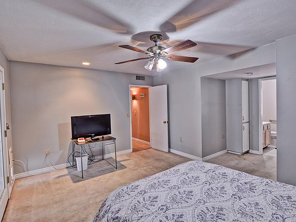 4th image of 10815 W Saratoga Cir