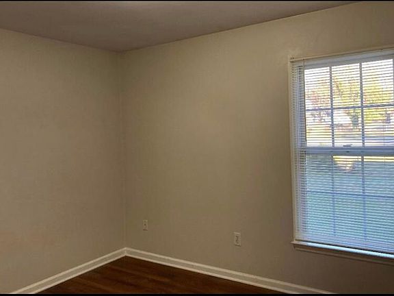 3rd image of 104 Lakehurst Ave
