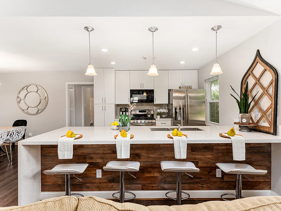 1043 Grand Junction Dr