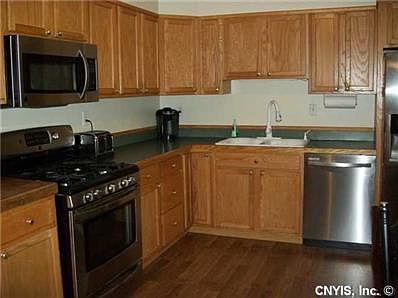3rd image of 117 Christopher Dr