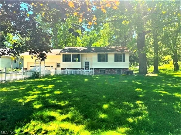 1588 E County Line Rd, Mineral Ridge, OH 44440