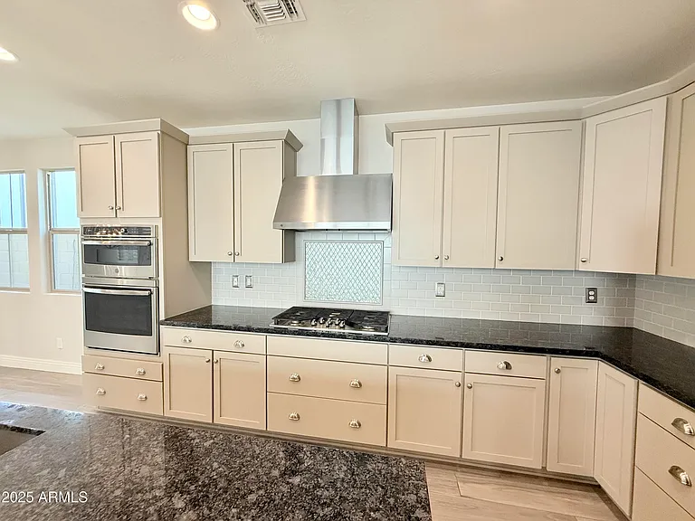 2366 W Gloria Ln — Photo 14