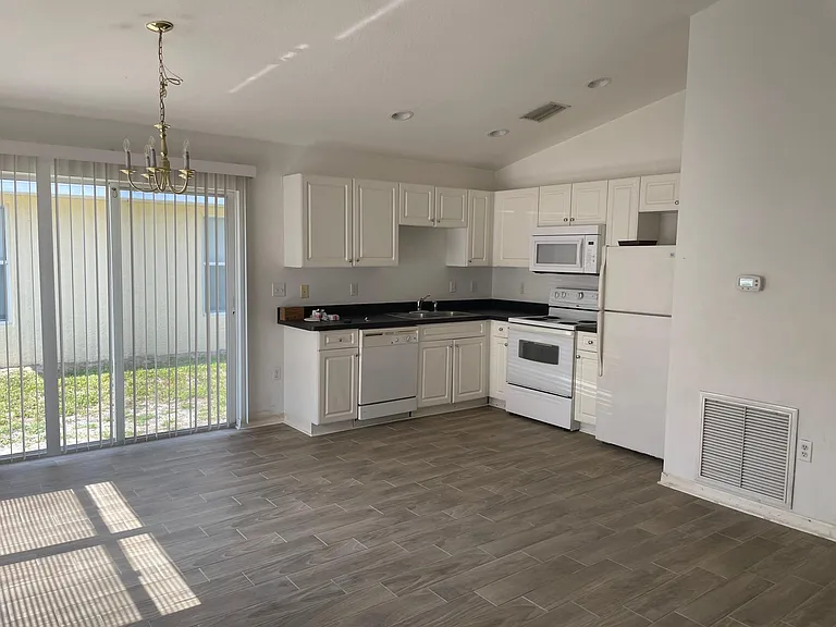 4230 Arcadia Ave — Photo 7