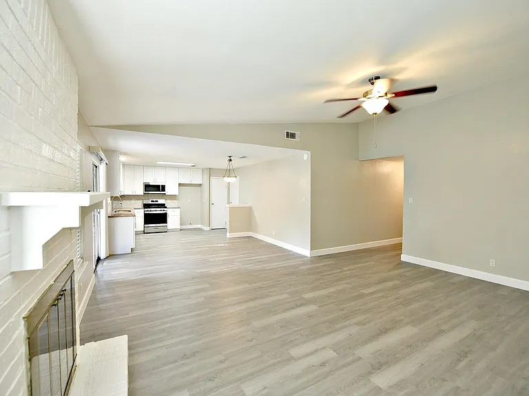 11214 Blackmoor Dr — Photo 6