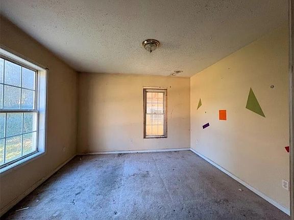 5th image of 17 Collins Rd