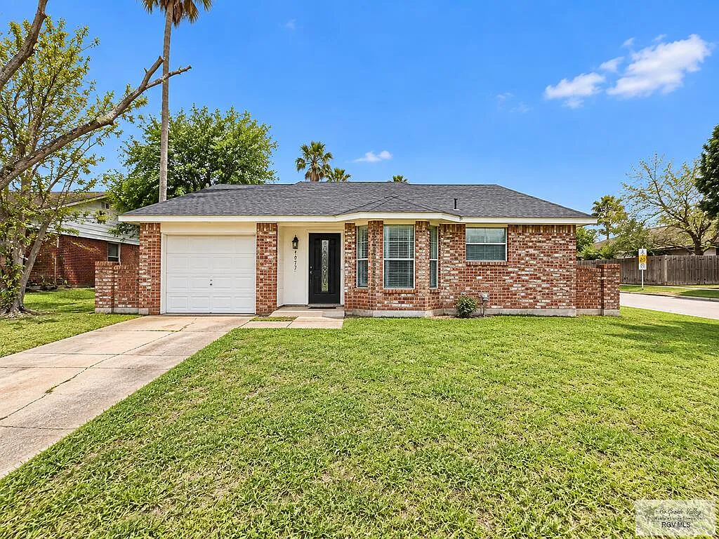 3 bed, 2.0 bath, 1110 sqft, $1,600 — Photo 1